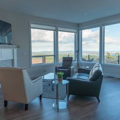 3 Bedroom + 2 Bathroom Fully Furnished Rental Available Now in Colwood - Photo 1