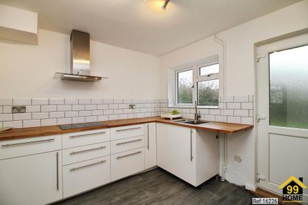 3 bedroom semi-detached house to rent - Photo 2