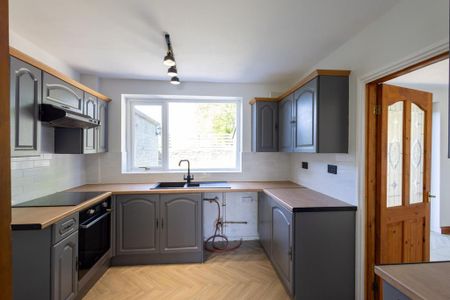 3 bedroom semi-detached house to rent - Photo 5