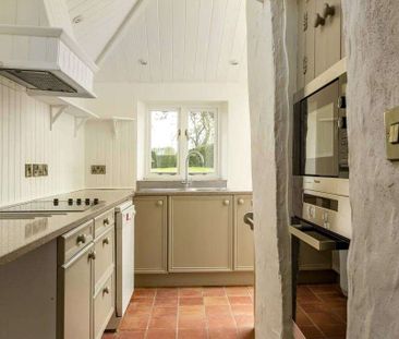 Grade II listed Cotswold stone cottage with one bedroom annexe. - Photo 4