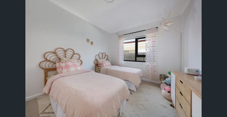 Spacious Family Entertainer! - Photo 5