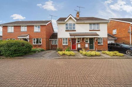 Pengilly Road, Farnham, Surrey, GU9 - Photo 3