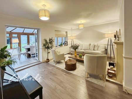 4 bedroom detached house to rent - Photo 3