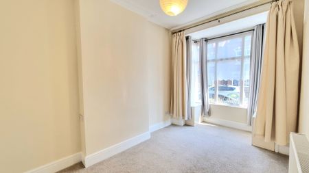 4 bedroom semi-detached house to rent - Photo 5