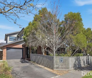 4BR 2 LIVING FAMILY HOME IN PRIME LOCALE! - Photo 6