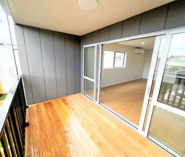 CORNER, SPACIOUS & CENTRAL - Photo 1