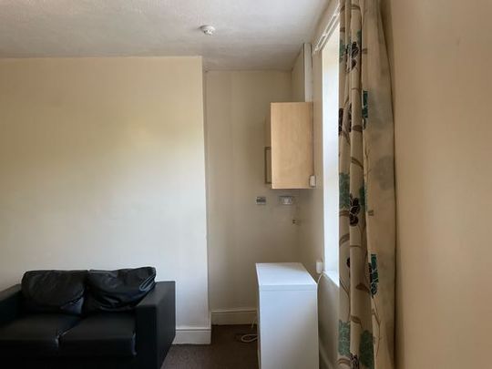 2 Bedroom Terraced To Rent in Nottingham - Photo 1