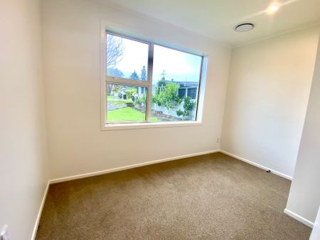 Charming Family Home in Bellevue - Photo 5