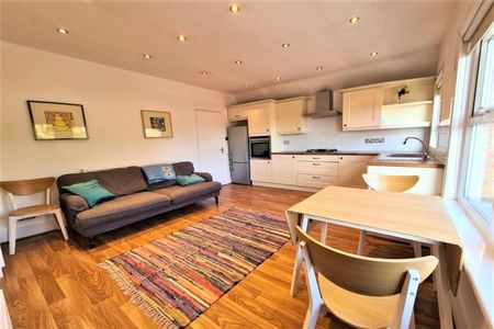 Top floor modern 1 bedroom property only a short walk away from Archway Station - Photo 3