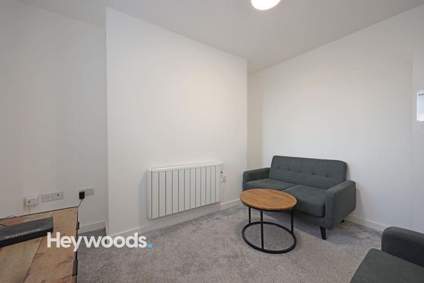 4 bedroom house of multiple occupation to rent - Photo 1