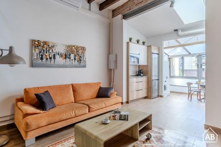 Single-Family Home with Private Terrace in Sant Andreu - Photo 3