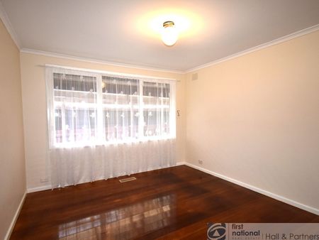 4 Bedroom house in a great location - Photo 2