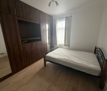 Room in a Shared House, Ilford, IG1 - Photo 2