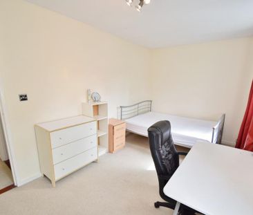 3 bedroom end of terrace house to rent - Photo 3