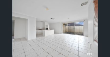 Light, Bright & Beautifully Refreshed Family Home in a Quiet Cul-de-Sac! - Photo 4