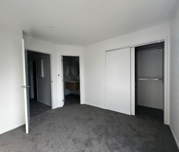 Near new 2 bedroom 2.5 bathroom on Divich - Photo 2