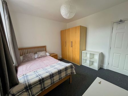 4 bedroom house share to rent - Photo 3