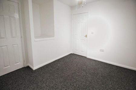 2 bedroom end of terrace house to rent - Photo 3
