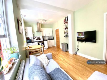 2 bedroom flat to rent - Photo 5