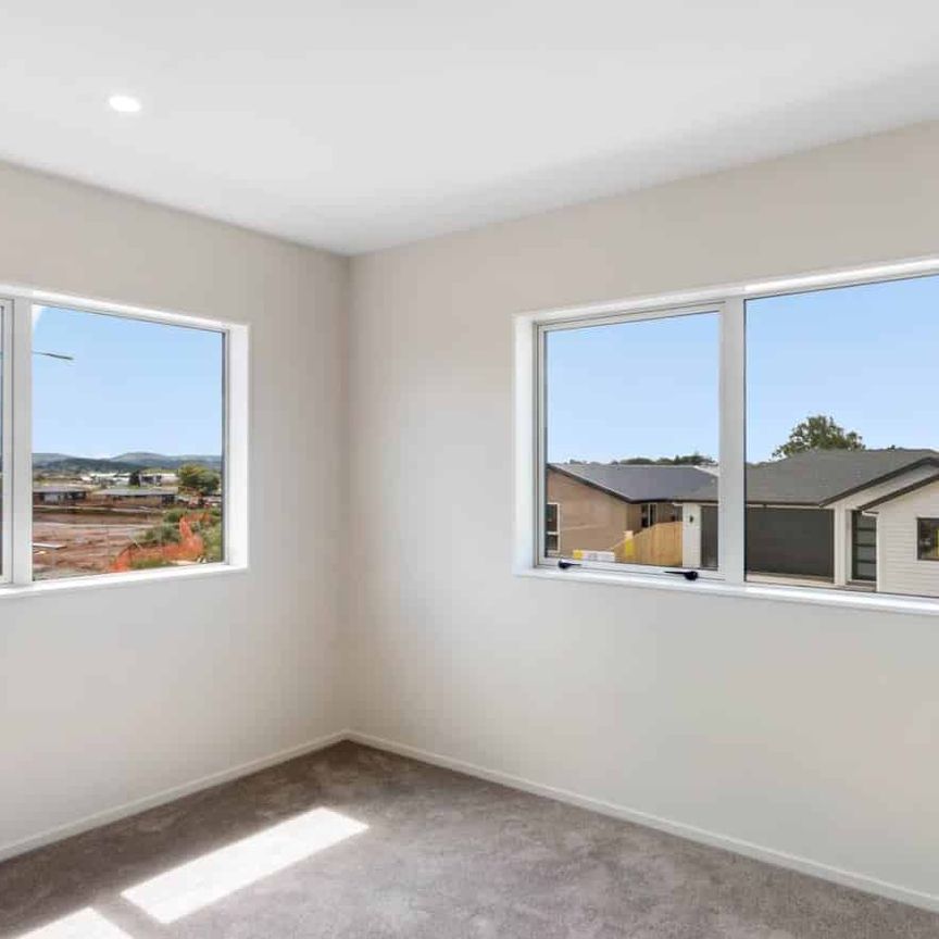 Spacious Family Residence - Photo 1