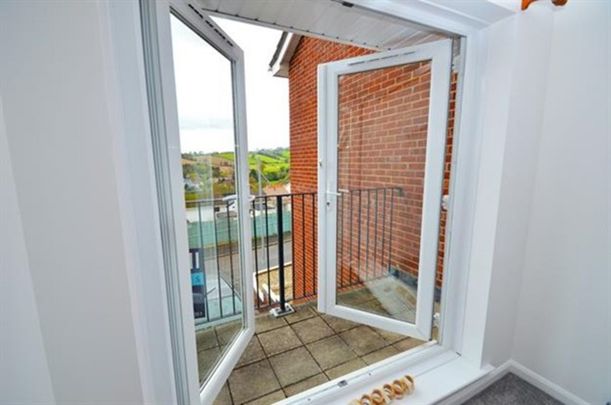 3 bed terraced house to rent in Upper Longlands, Dawlish, EX7 - Photo 1