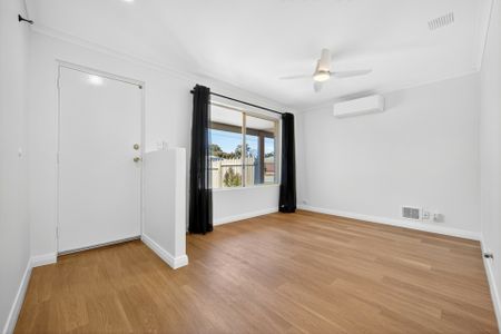 Newly renovated 2 lounge, 3 bedroom house. - Photo 2