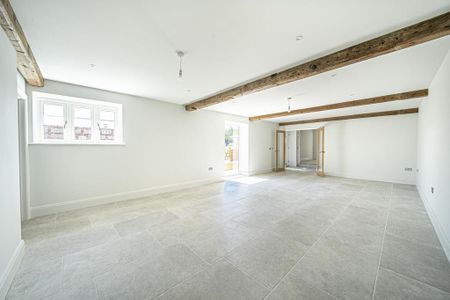 4 bedroom link detached house to rent - Photo 2