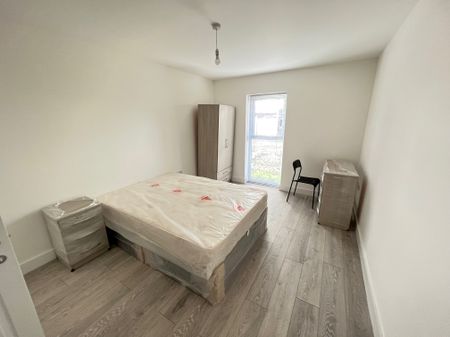 Modern 2-Bedroom, 2-Bathroom Student Apartment in Portswood, Southampton - Photo 5