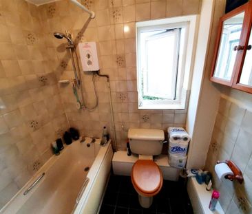 2 Bedroom Flat to Rent in Lovell Court, Irthlingborough, Northants,... - Photo 1