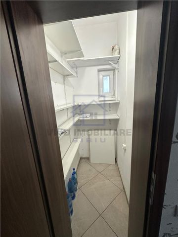 Apartament de inchiriat in Sibiu - 2 camere, decomandat, cu balcon, zona Piata Cluj de inchiriat - Photo 4