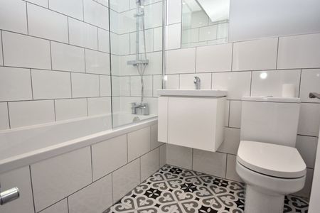 Minard Road, London, SE6 - Photo 5