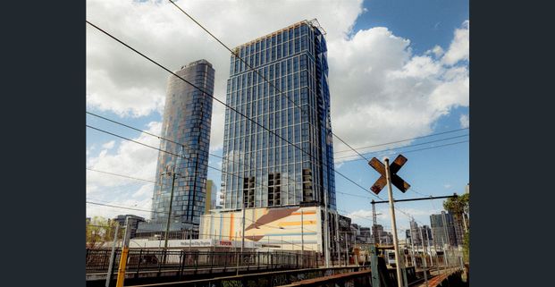 Spacious 1 Bedroom Apartment + Seperate Study Area - Resort style living that feels like home in Southbank - Photo 1