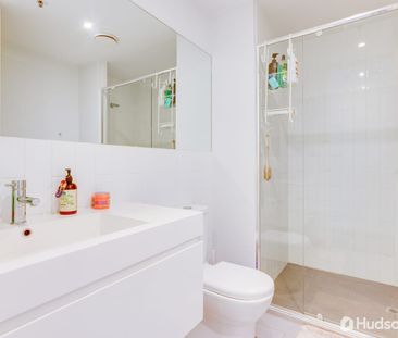 Luxury 1 Bedroom Apartment! - Photo 6