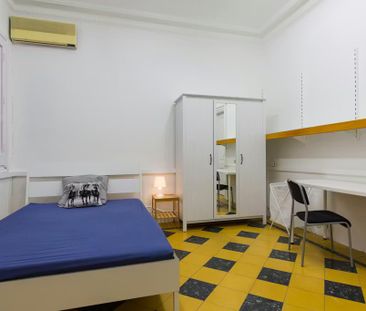 Carrer de Roger de Llúria, Barcelona, Catalonia 08037 - Photo 5