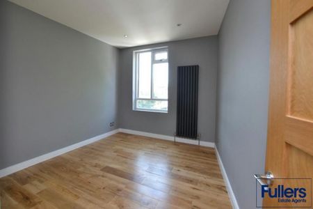 3 bedroom flat to rent - Photo 4