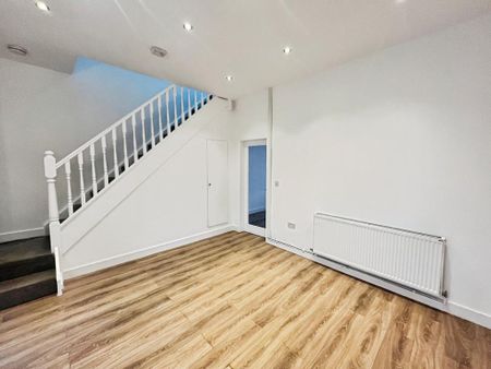 2 bedroom end of terrace house to rent - Photo 2