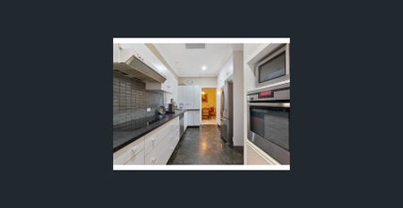 🏡 Spacious 4br Family Home Opposite Lochiel Park! 🌳 - Photo 5