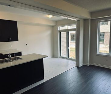 For Lease - 18 Prudhoe Terrace, Barrie, Ontario - Photo 3