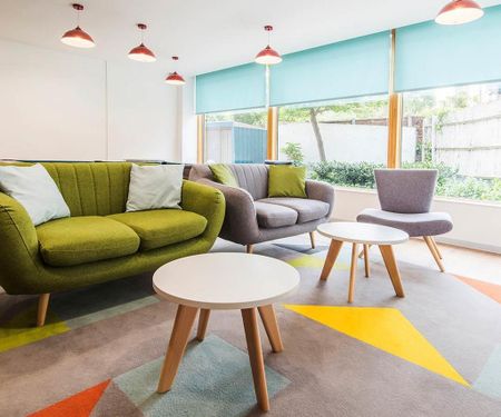 1 bedroom in a flat share to rent - Photo 3