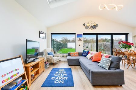 4 bedroom end of terrace house to rent - Photo 4