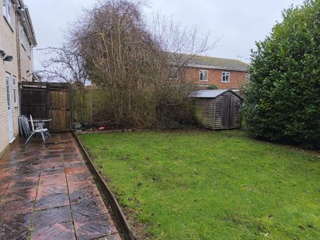 1 bedroom in a house share to rent - Photo 2