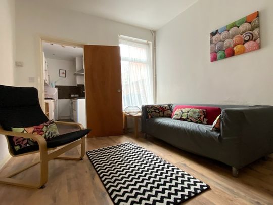 Room in a Shared House, Skipworth Street, LE2 - Photo 1