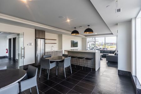 Le James Laval Apartments - Photo 3