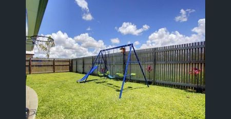 Spacious Family Home with Double Gate Access - Photo 2