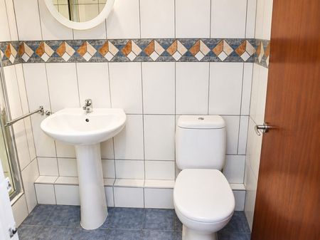 Kenilworth Court, Cheylesmore, Coventry - - Photo 4