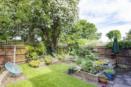 Sunnyside Road, TW11, London - Photo 5