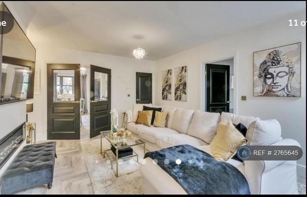 4 bedroom detached house to rent - Photo 1