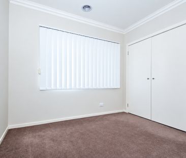 Modern Two-Storey Townhouse in Convenient Croydon North Location - Photo 2