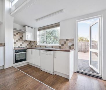 3 bedroom terraced house to rent - Photo 6