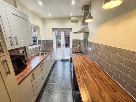 3 bedroom terraced house to rent - Photo 5